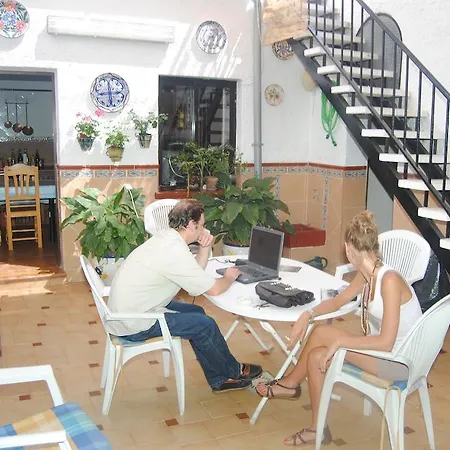 Costabella ゲストハウス 3*